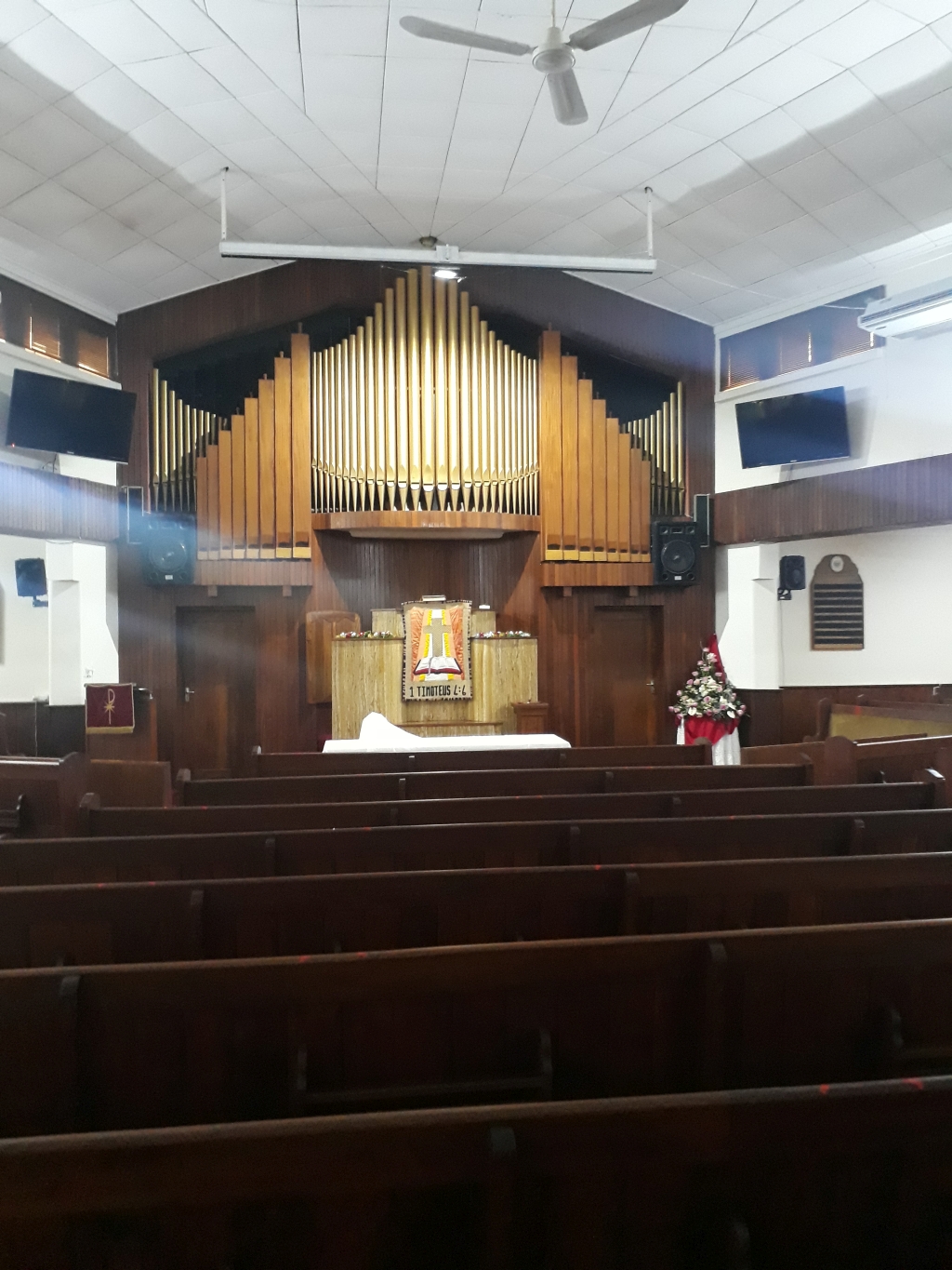 Fochville NH church inside